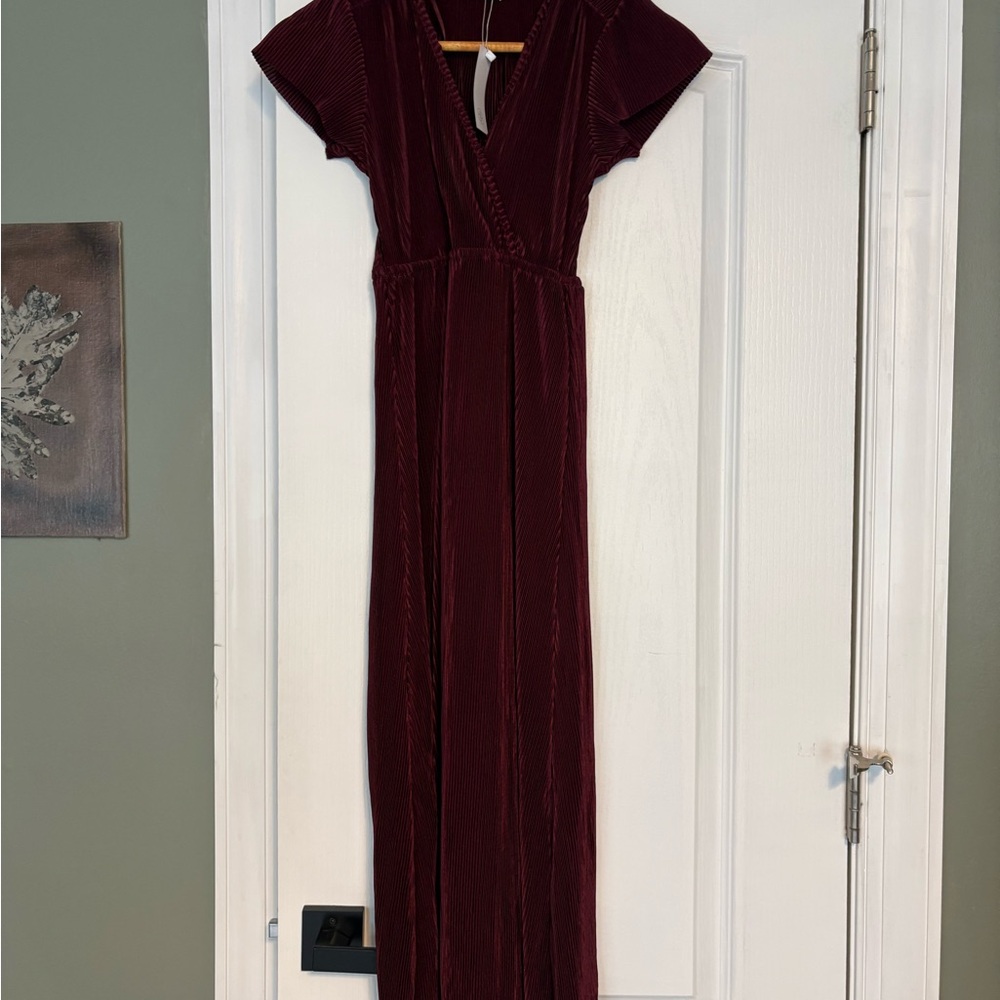 Elegant Burgundy Maxi Dress